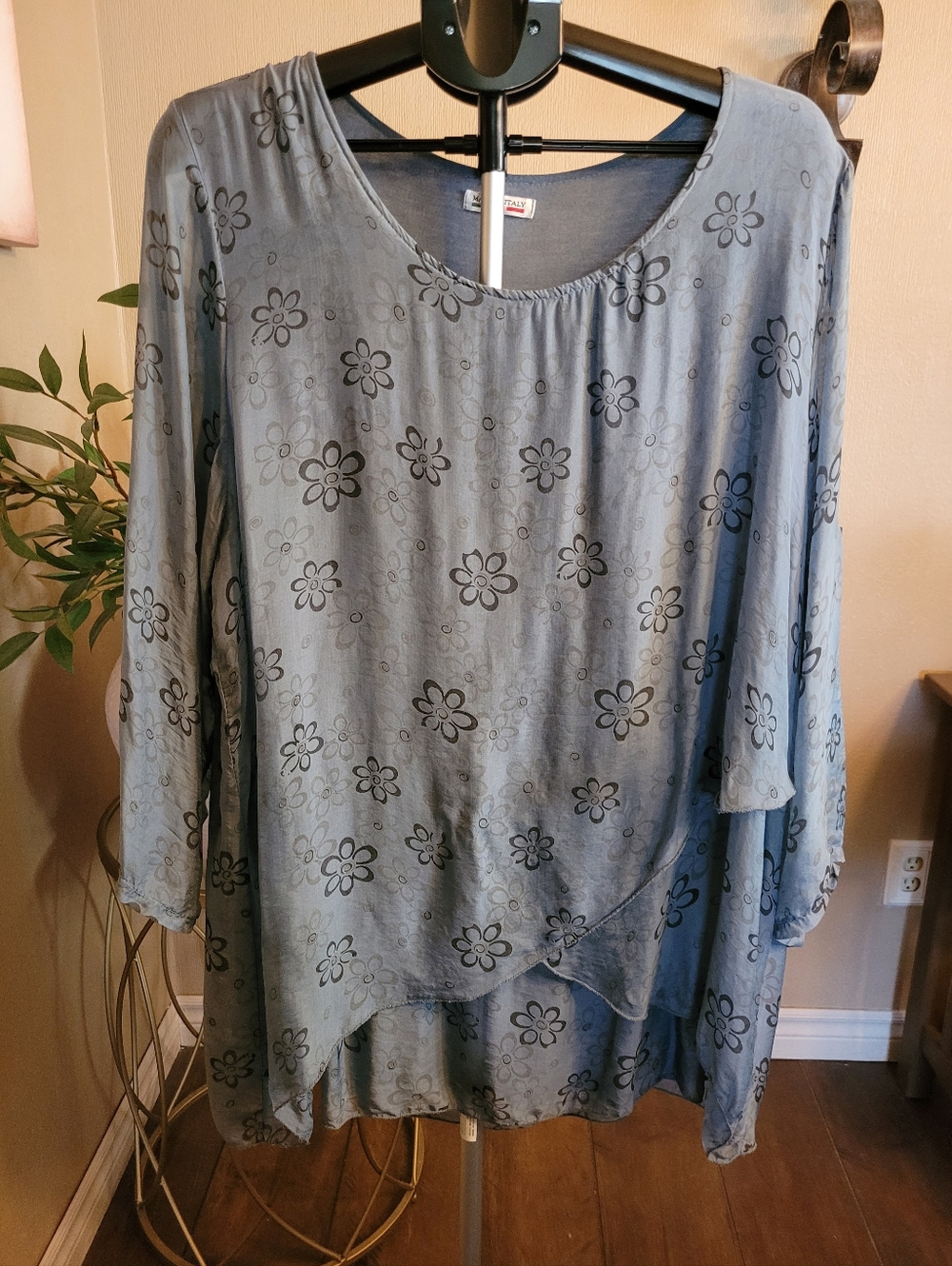 MADE IN ITALY Women's Blue Floral Layered Scoop Neck Top